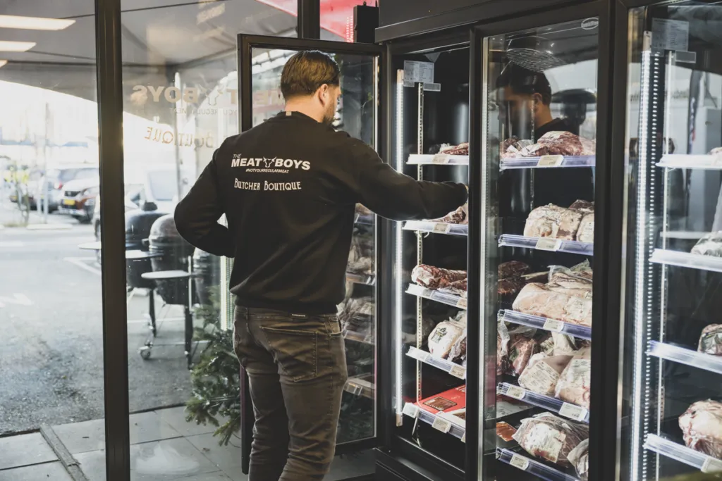 Het assortiment premium rundvlees in de vitrines van de Butcher Boutique van The Meat Boys